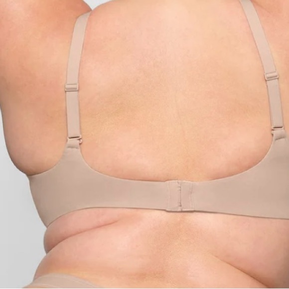 SKIMS Fits Everybody T-Shirt Bra Underwire NWT Size 40D MICA Skin Weightless - Picture 4 of 13